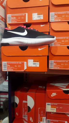 Shoe Store «Rack Room Shoes», reviews and photos, 245 King St, Charleston, SC 29401, USA