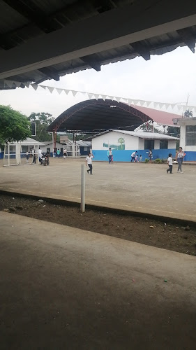 Escuela de Educación Básica "CARLOMAGNO ANDRADE"