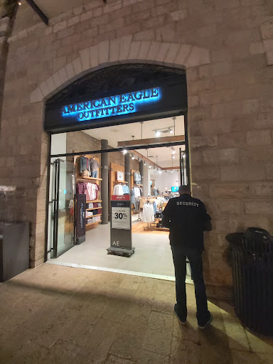 Stores to buy women's suits Jerusalem