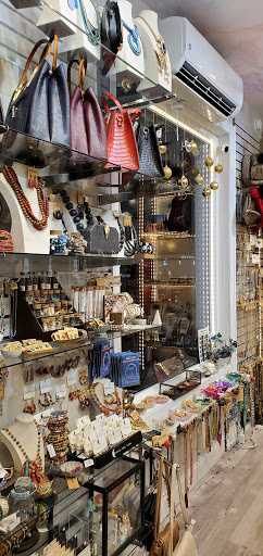 Jewelry Store «Knock Knock Boutique», reviews and photos, 110 W Chocolate Ave, Hershey, PA 17033, USA