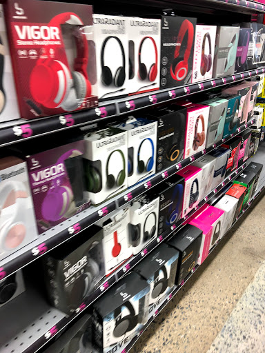 Variety Store «Five Below», reviews and photos, 120 S 32nd St, Camp Hill, PA 17011, USA