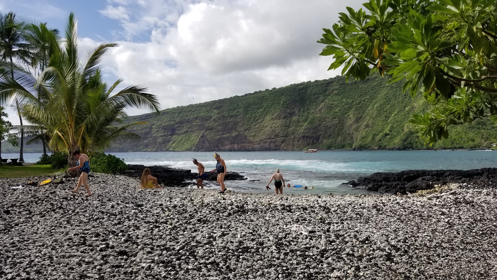 Foto av Manini Beach med turkos rent vatten yta