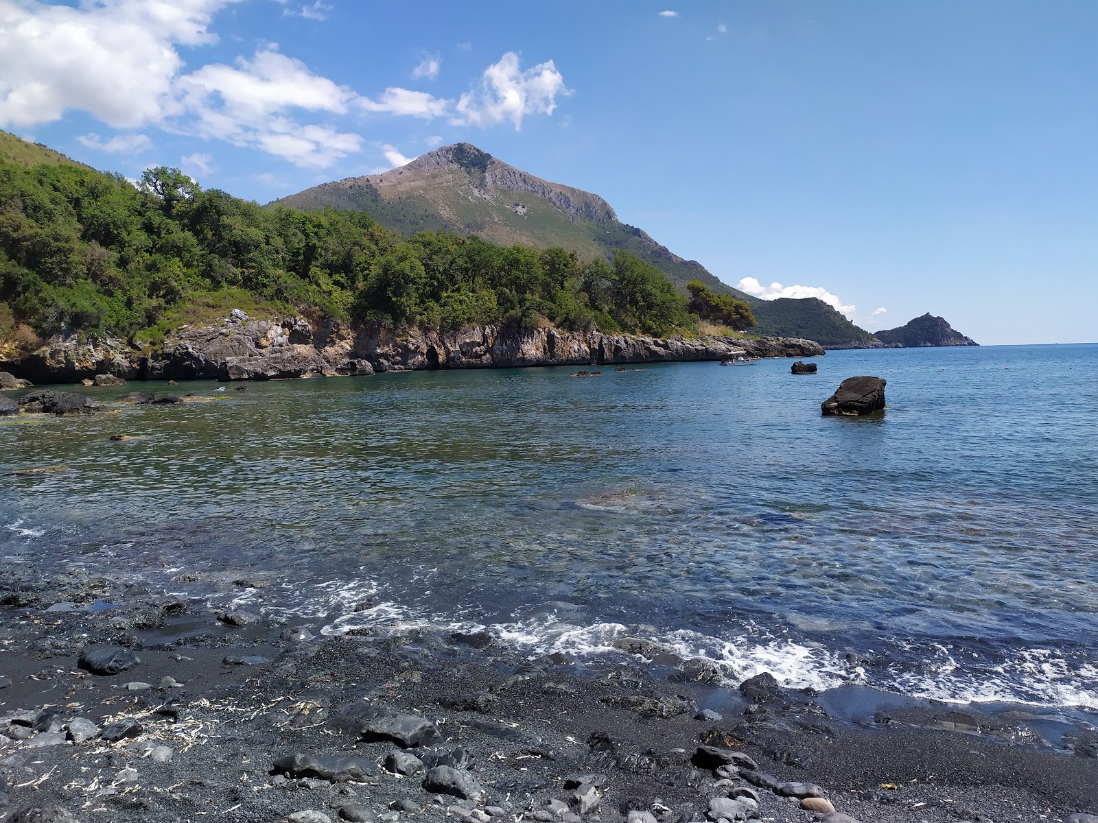 Spiaggia Illicini'in fotoğrafı biraz temiz temizlik seviyesi ile