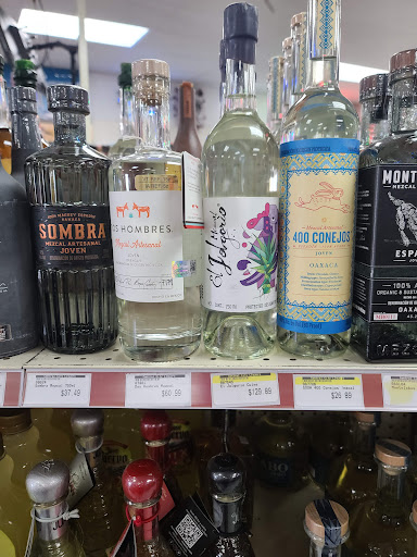 Liquor Store «Central City Liquors», reviews and photos, 1460 2nd Ave, Des Moines, IA 50314, USA