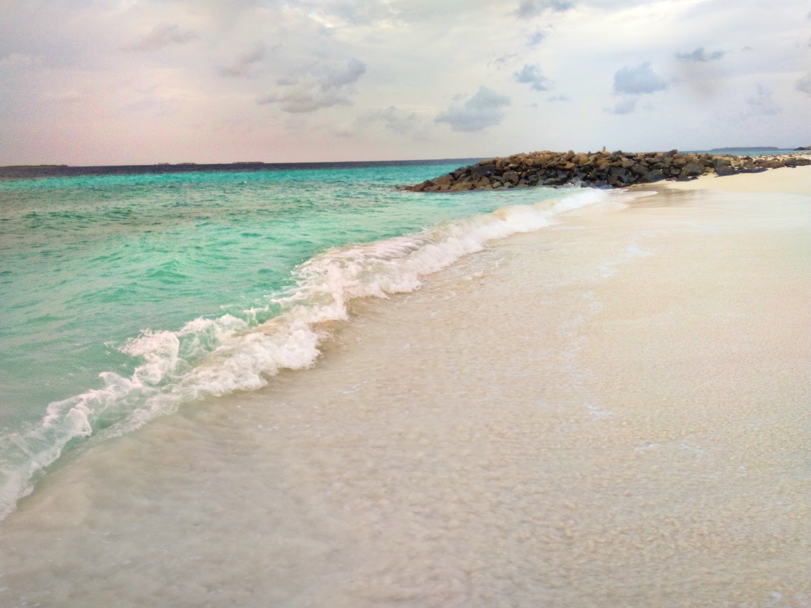 Photo of Velidhoo bitsy beach with turquoise pure water surface