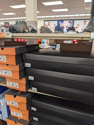 Shoe Store «Rack Room Shoes», reviews and photos, 2809 Battleground Ave, Greensboro, NC 27455, USA
