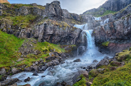 Klifbrekkufossar 5WH9+QFP Klifbrekkufossar, 715 Fjordhur, Ísland