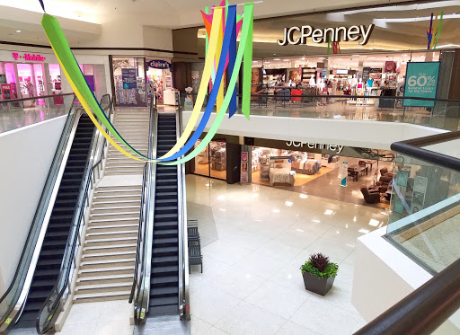 Shopping Mall «Oakland Mall», reviews and photos, 412 W 14 Mile Rd, Troy, MI 48083, USA