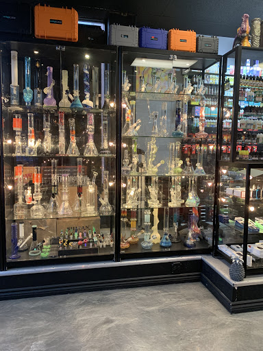 Tobacco Shop «Kazzaz Smoke Shop», reviews and photos, 6355 W Montrose Ave, Chicago, IL 60634, USA