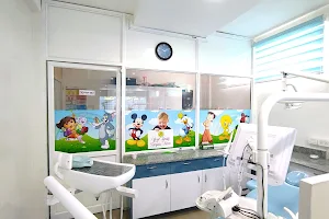 Dr Ronald's Dental Clinic image