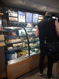 Atmosphère du Restaurant servant le petit-déjeuner Starbucks à Paris - n°14