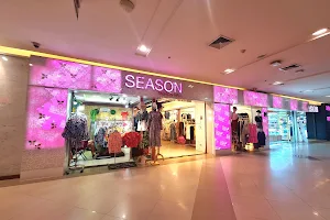 Season Fashion Mall image
