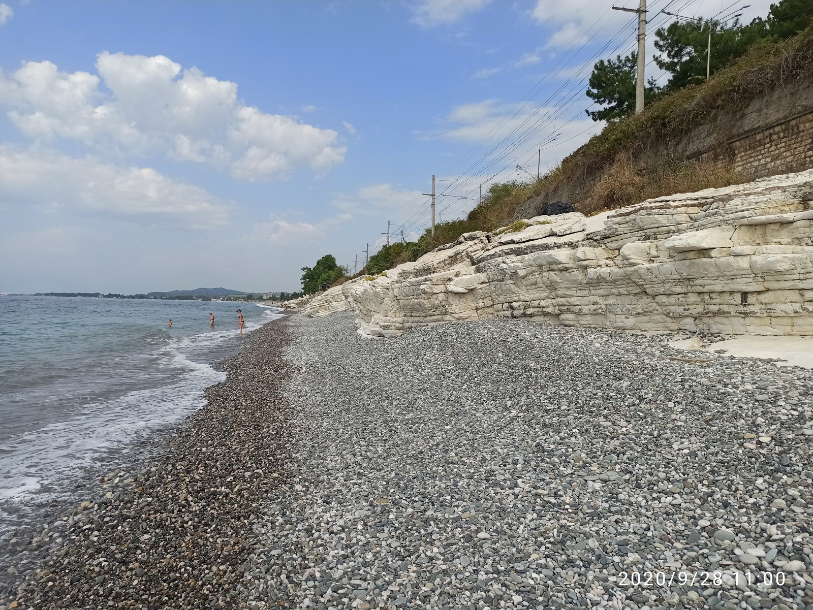 Fotografija Tsandripsh beach z turkizna čista voda površino