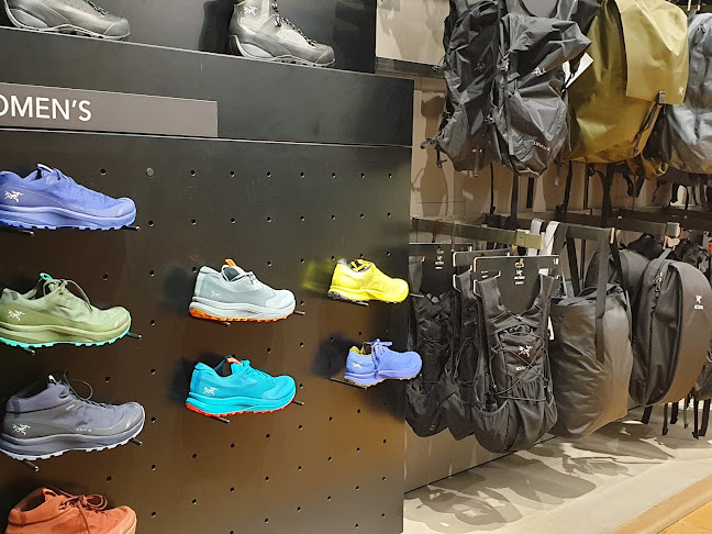 Comments and reviews of Arc'teryx Piccadilly London Store