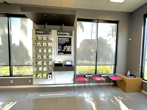 Cell Phone Store «Verizon Authorized Retailer, TCC», reviews and photos, 2091 Indian River Blvd, Vero Beach, FL 32960, USA