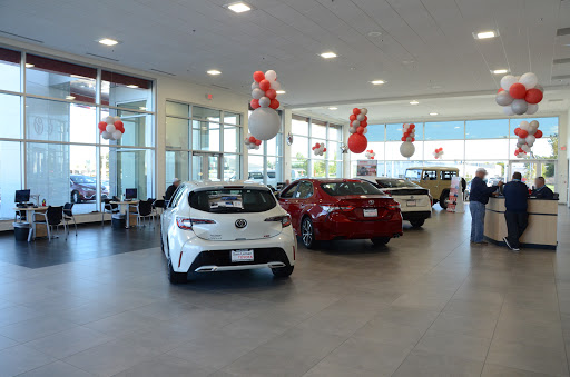Toyota Dealer «Sam Leman Toyota Bloomington», reviews and photos, 1502 Morrissey Dr, Bloomington, IL 61701, USA