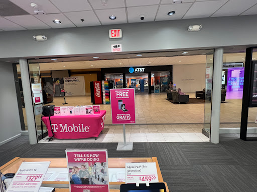 Cell Phone Store «T-Mobile», reviews and photos, 112 Eisenhower Pkwy #1037, Livingston, NJ 07039, USA