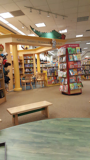 Book Store «Barnes & Noble», reviews and photos, 47 E Chicago Ave, Naperville, IL 60540, USA