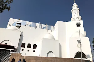 Masjid Qiblatein مسجد image