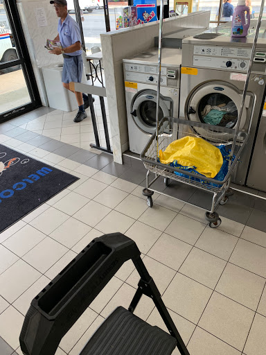 Laundromat «Drop A Load Laundromat», reviews and photos, 350 W St Georges Ave, Linden, NJ 07036, USA