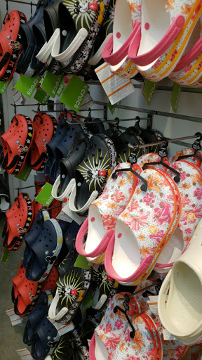 Shoe Store «Crocs», reviews and photos, 15715 S Apopka Vineland Rd, Orlando, FL 32821, USA