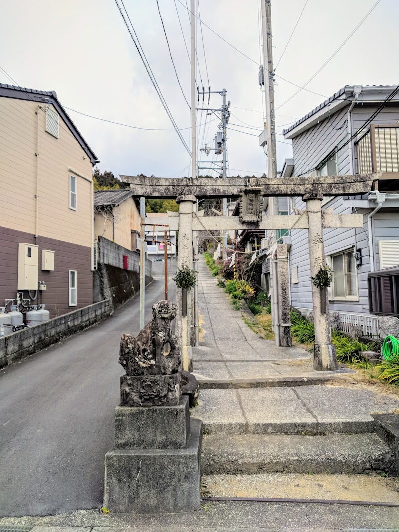 岡三所神社