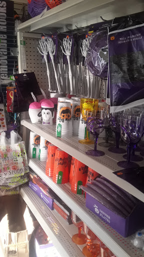 Dollar Store «Dollar Tree», reviews and photos, 312 Walnut St, Redwood City, CA 94063, USA