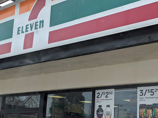 Convenience Store «7-Eleven», reviews and photos, 16165 Hilliard Rd, Lakewood, OH 44107, USA