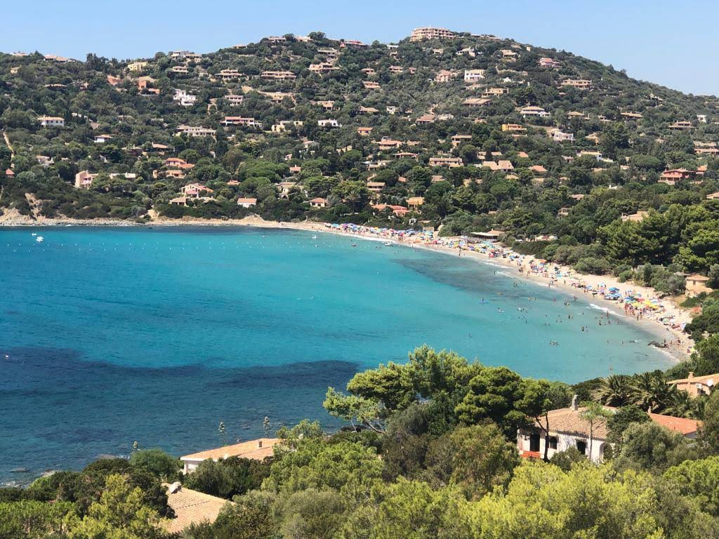 Photo de Plage de Genn'e Mari - endroit populaire parmi les connaisseurs de la détente
