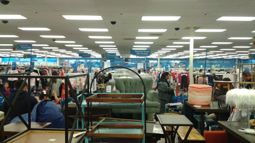 Clothing Store «Ross Dress for Less», reviews and photos, 7884 Van Nuys Blvd, Van Nuys, CA 91402, USA