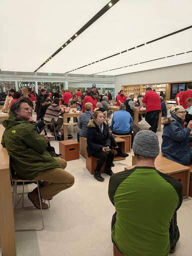 Computer Store «Apple Woodland», reviews and photos, 3195 28th St SE, Grand Rapids, MI 49512, USA