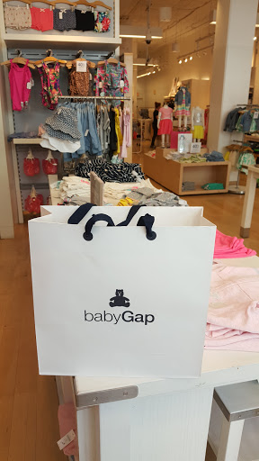 Clothing Store «Gap», reviews and photos, 5690 Bay St, Emeryville, CA 94608, USA