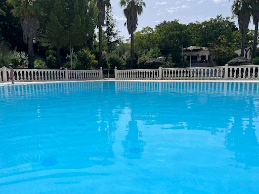 Piscina municipal de Montanchez en Montánchez, Cáceres‎
