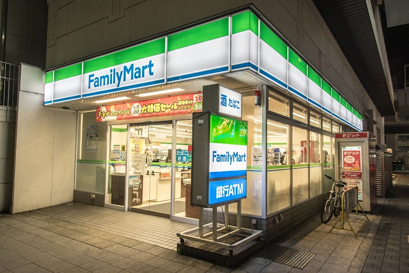 ファミリーマート 千里中央北店