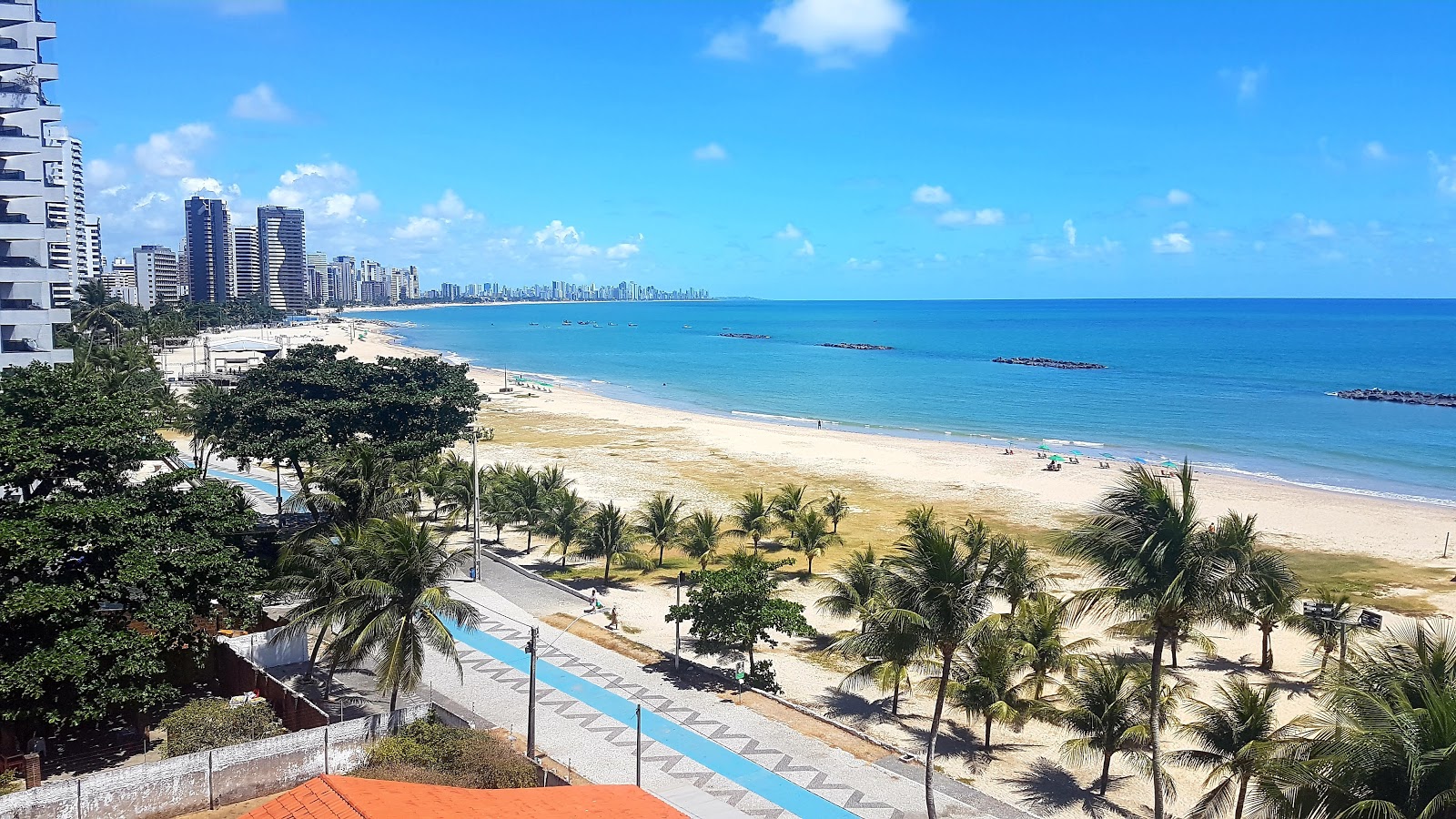 Foto av Praia de Candeias med ljus sand yta