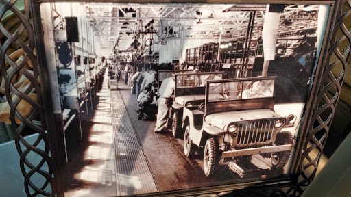 Jeep Dealer «Golling Chrysler Dodge Jeep Ram», reviews and photos, 2405 S Telegraph Rd, Bloomfield Hills, MI 48302, USA