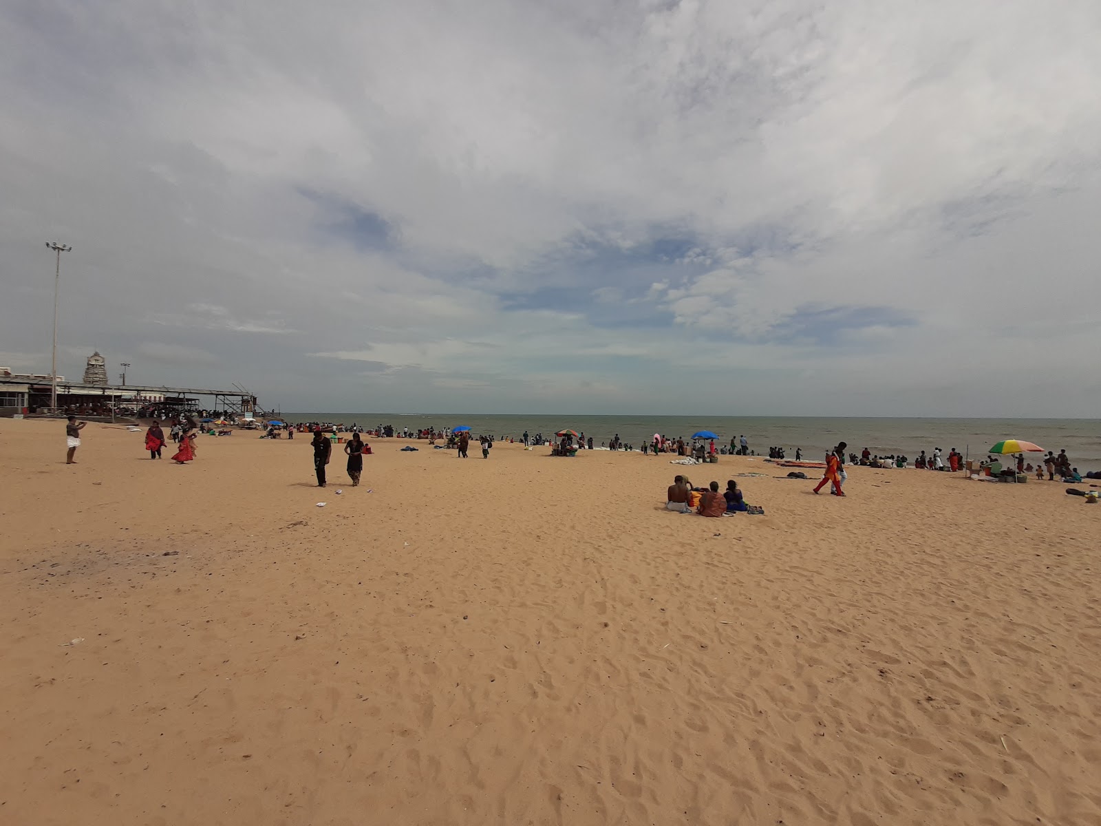Foto von Tiruchendur Beach mit lange, gerade küste