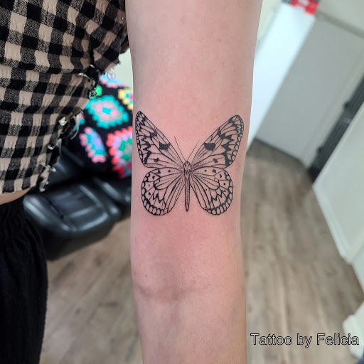 Explore 4 name tattoo ideas, creative tattoo ideas in Fort Myers, available at Tiger Lotus Tattoo and Piercing