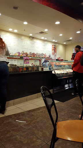 Ice Cream Shop «Cold Stone Creamery», reviews and photos, 2907 N Oakland Ave, Milwaukee, WI 53211, USA
