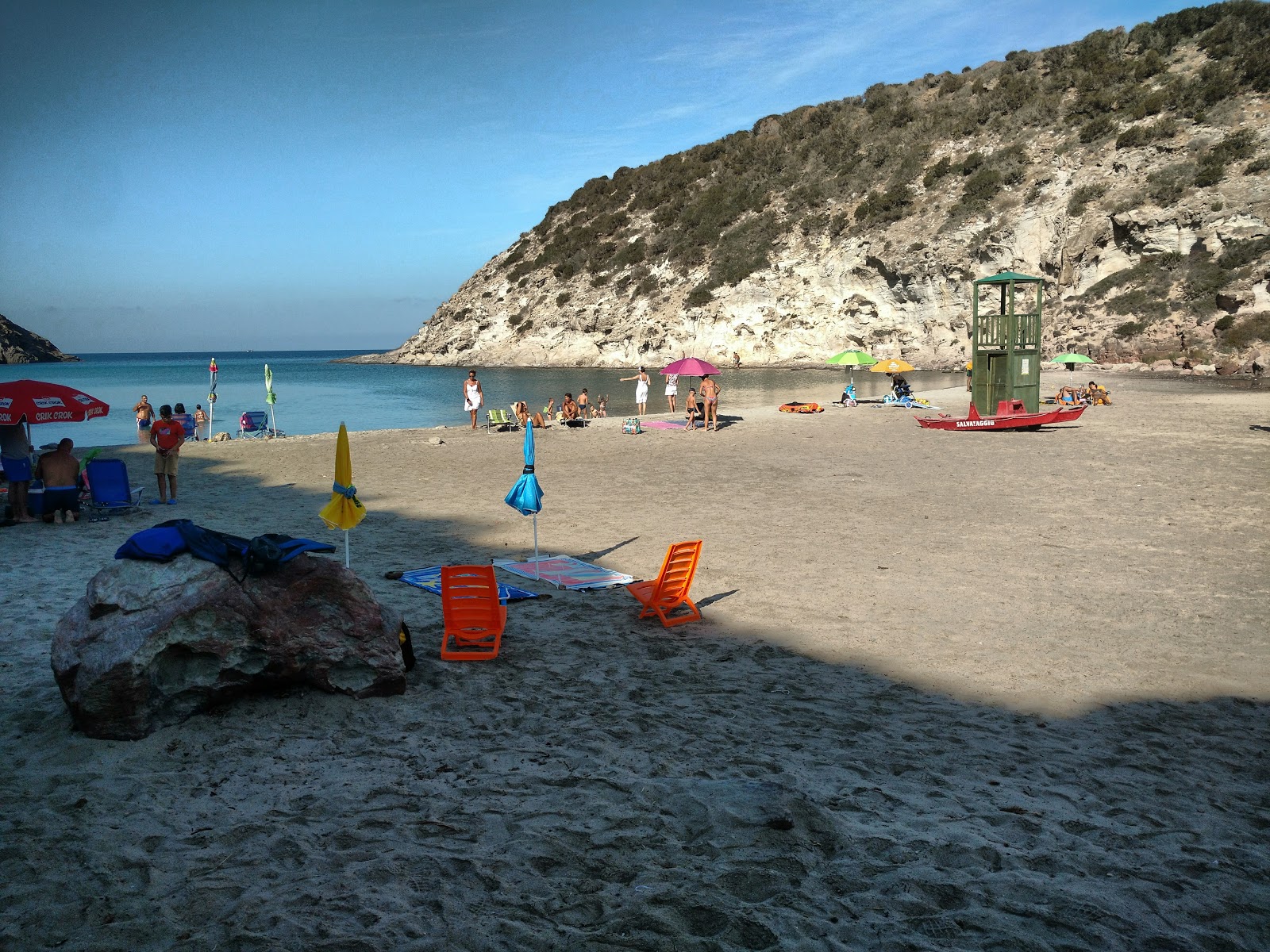 Foto di Spiaggia Cala Lunga - raccomandato per i viaggiatori in famiglia con bambini