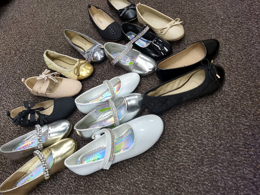 Shoe Store «Shoe Rack Outlet», reviews and photos, 26069 Hoover Rd, Warren, MI 48089, USA