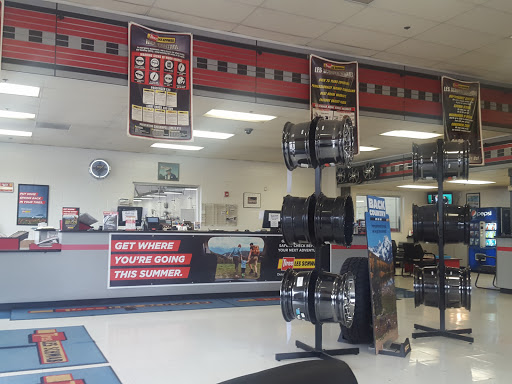 Tire Shop «Les Schwab Tire Center», reviews and photos, 17235 SE 272nd St, Covington, WA 98042, USA