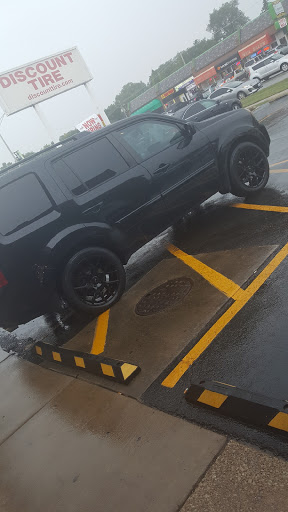 Tire Shop «Discount Tire», reviews and photos, 5505 South La Grange Road, Countryside, IL 60525, USA