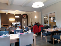 Atmosphère du Restaurant français Contact Hôtel Auberge du château de joux à La Cluse-et-Mijoux - n°12
