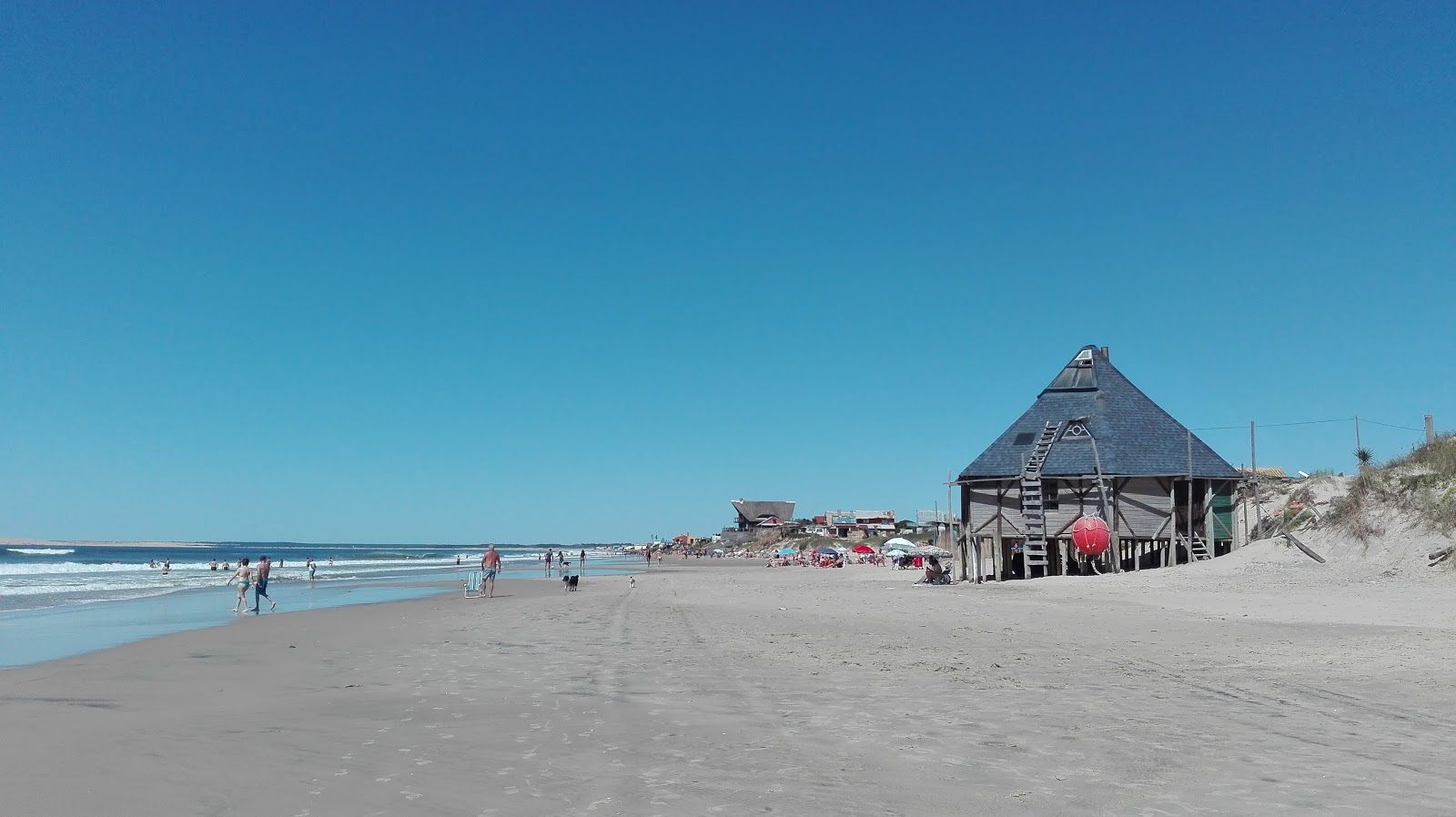 Fotografie cu Aguas Dulces Beach - locul popular printre cunoscătorii de relaxare