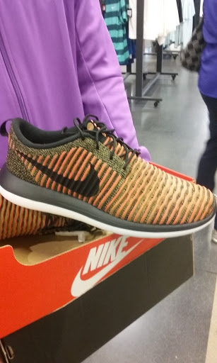 Sporting Goods Store «Nike Factory Store», reviews and photos, 71 Aquarium Way, Long Beach, CA 90802, USA