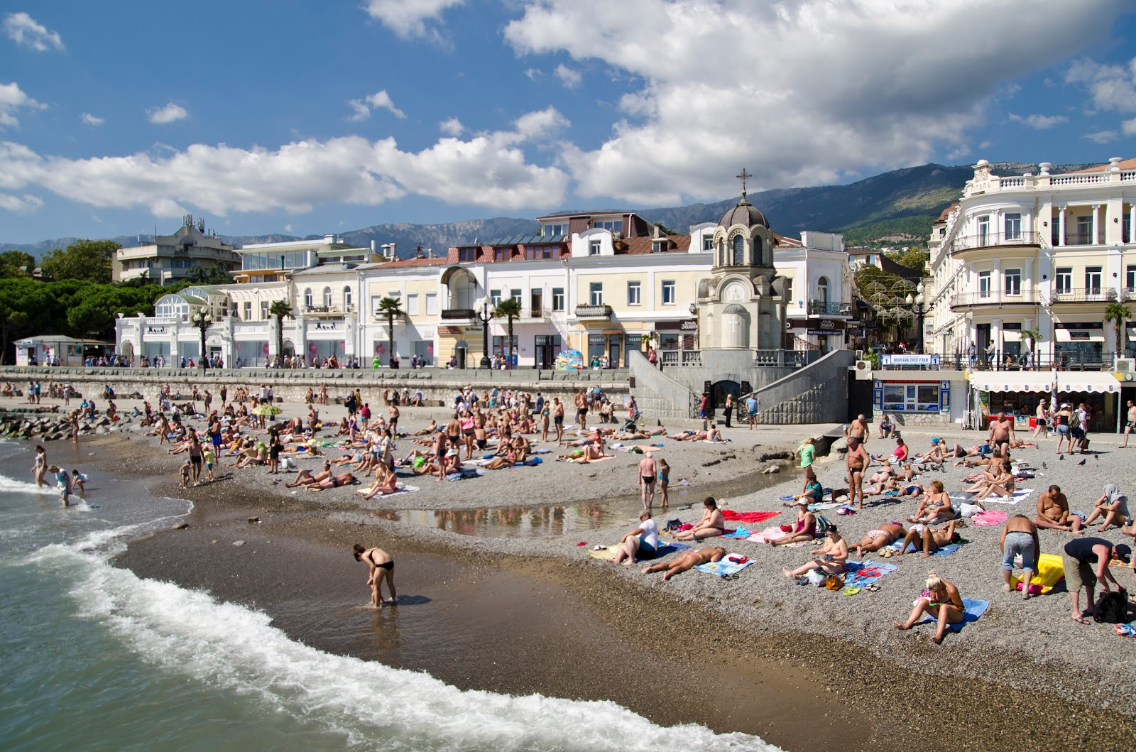Yalta mini beach'in fotoğrafı küçük koy ile birlikte