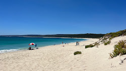 Photo de Hamelin Bay Beach avec rivage droit, long