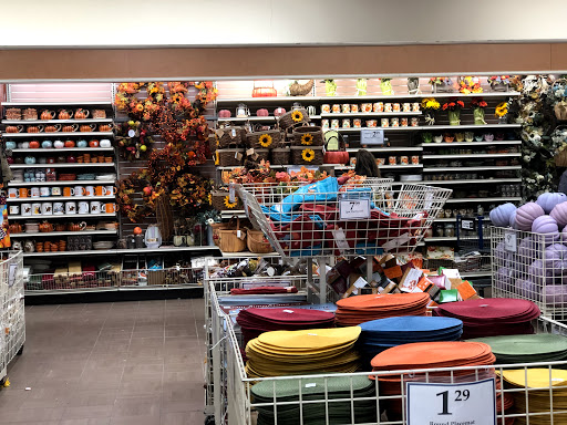 Home Goods Store «Christmas Tree Shops», reviews and photos, 28-34 Broadway, Lynnfield, MA 01940, USA