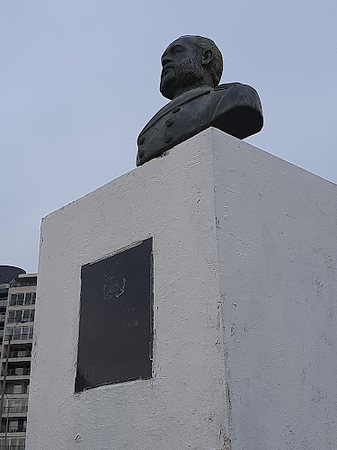 Busto Almirante MIGUEL GRAU SEMINARIO - Ciudad de la Costa